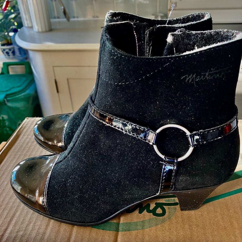 Ladies cute Ankle boots by Martino Canada Size 6 like new in original box